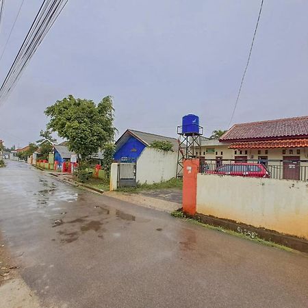 Oyo Life 93590 Penginapan Palapa 10 Syariah Bandar Lampung Exterior photo